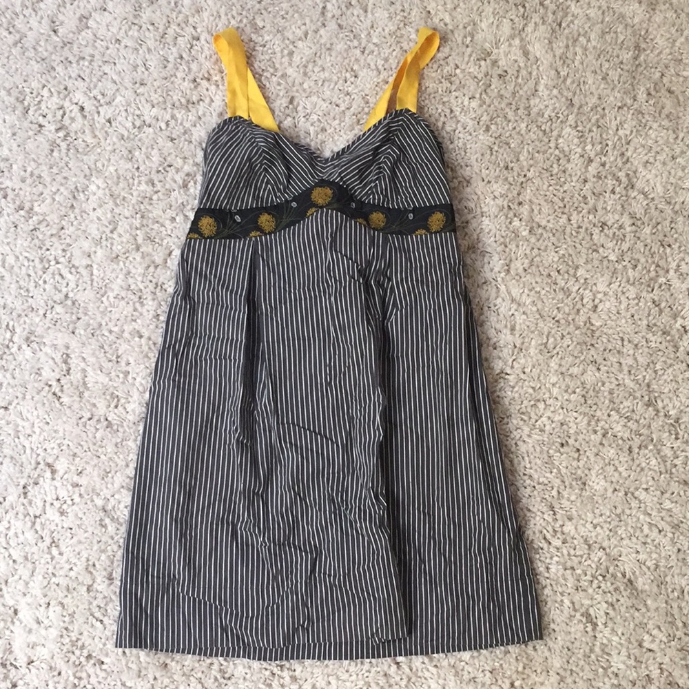Strap shirt dress with yellow detailing